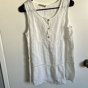 Women’s white top